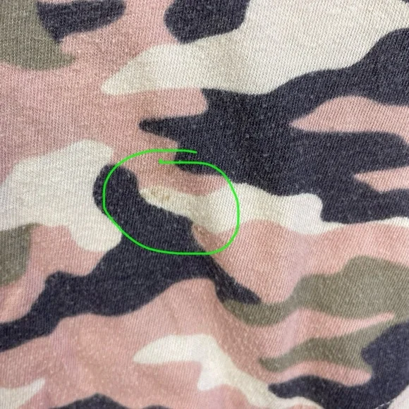 PINK VS Pink Camouflage Crew Neck Sleepwear/Shirt Small Women’s - Picture 5 of 8